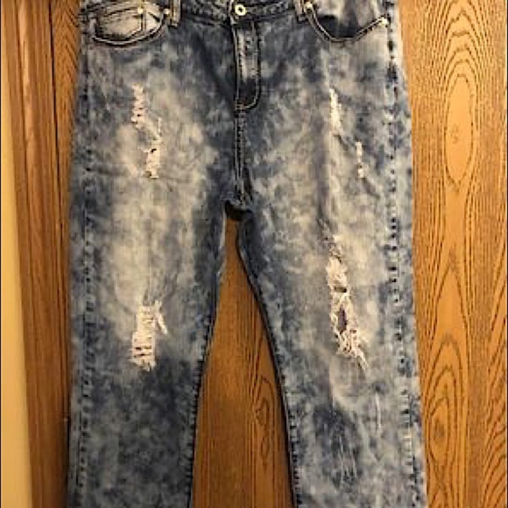 Distressed ankle-length denim- plus size 🍑